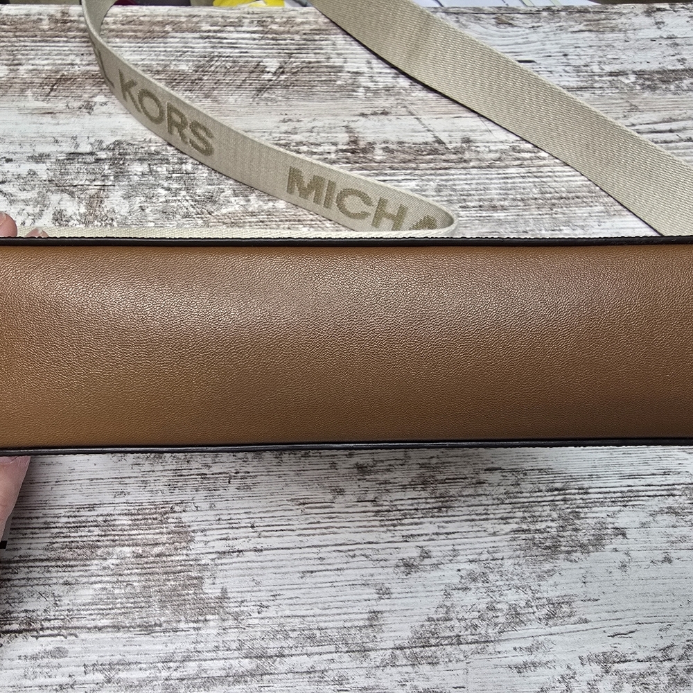 Michael Kors Jet Set Crossbody Purse with Logo Strap NWT - Picture 4 of 7